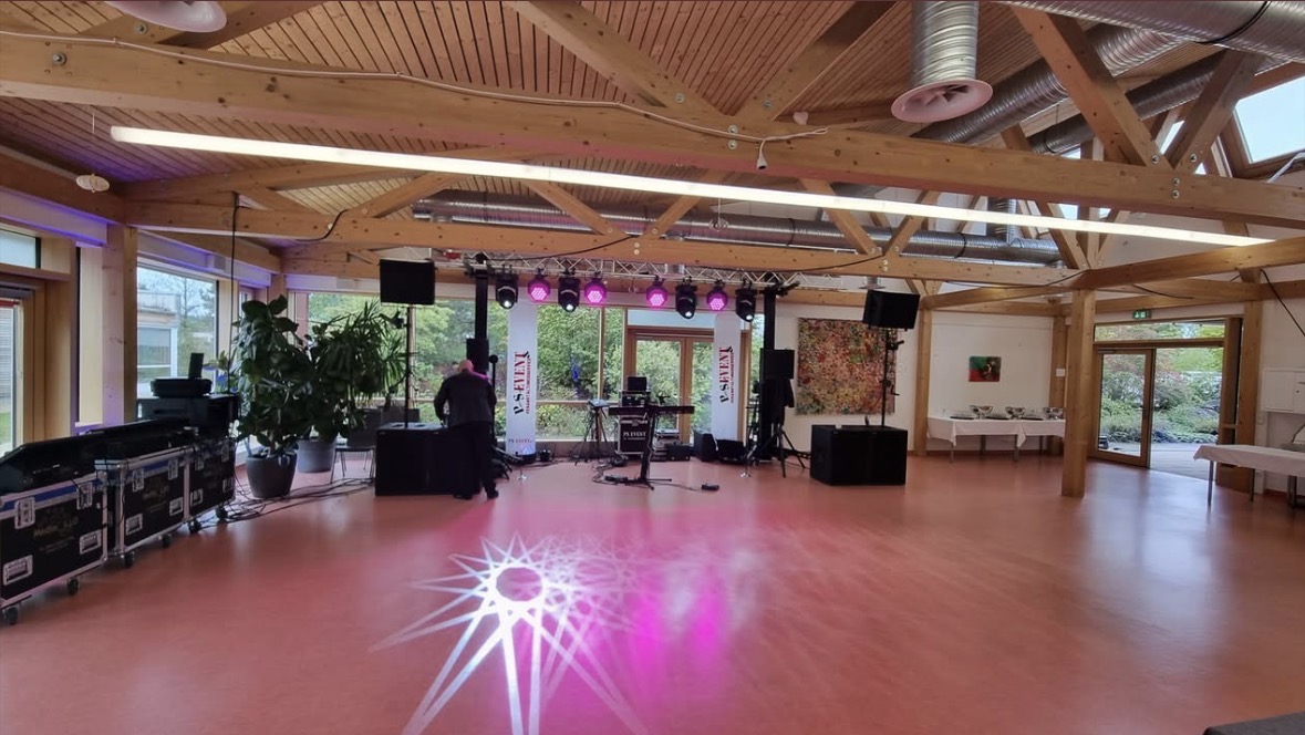 Bühnenaufbau mit Ton- und Lichttechnik von PS Event